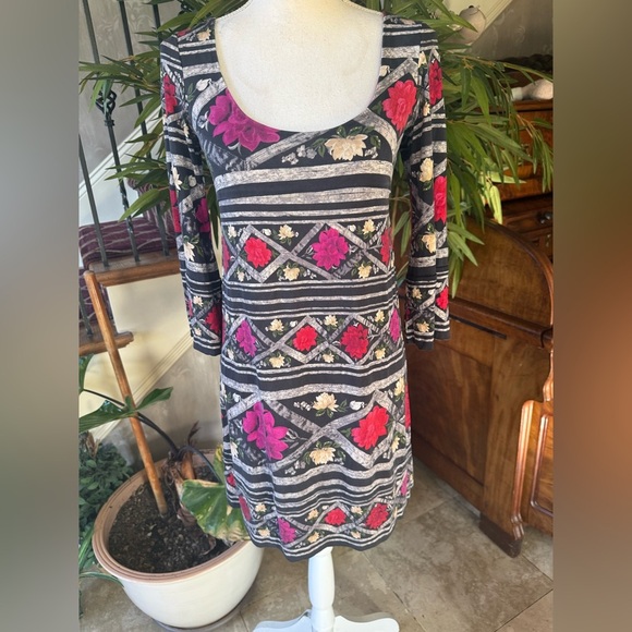 Diane Von Fürstenberg ladies 100% silk pullover, crewneck dress size 4 - Picture 6 of 11